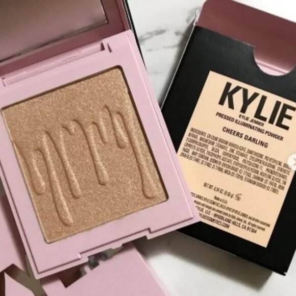 Kylie Kylight Pressed Illuminating Powder 'Cheers Darling' .34 oz (9.5 g) - Picture 2 of 5